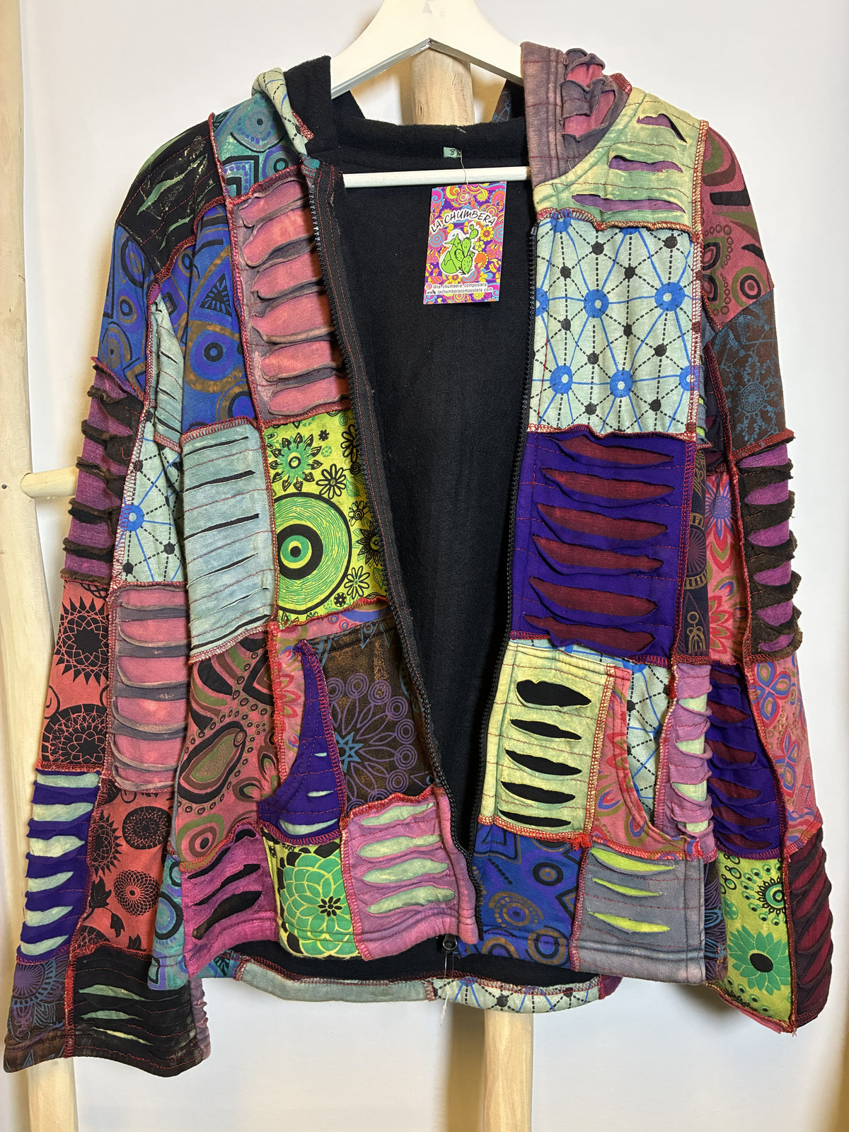 Chaqueta Patchwork Festival con Capucha