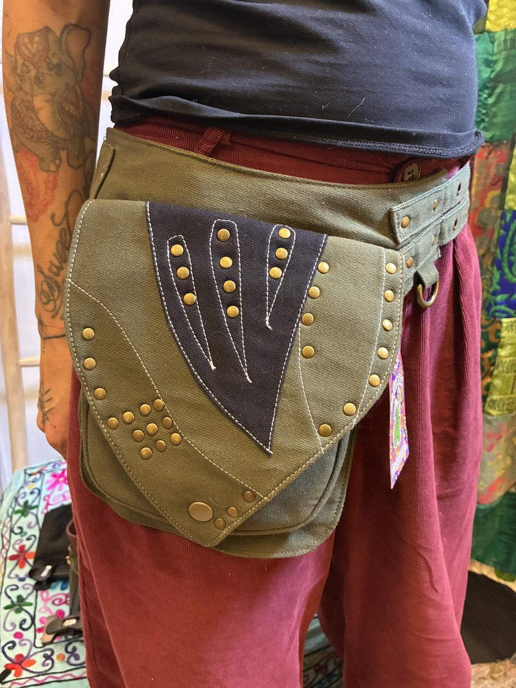 Riñonera Tribal Studs