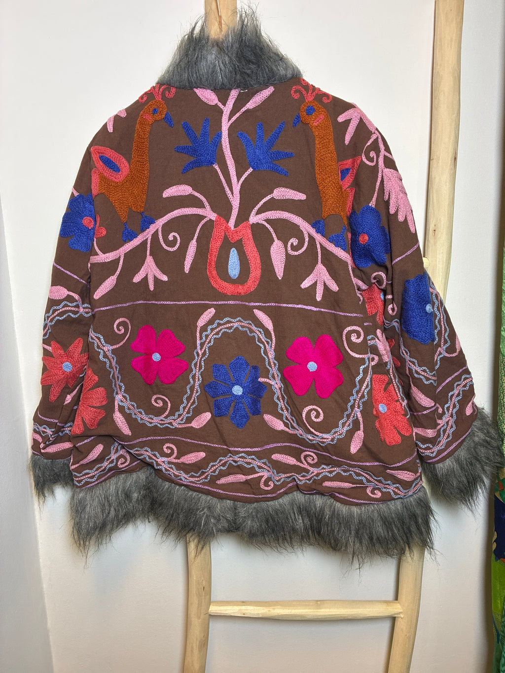 Chaqueta Suzani Corta con Pelo