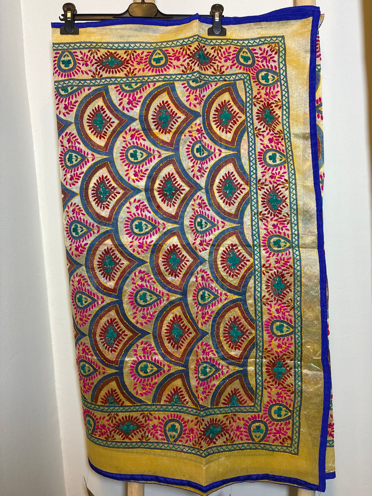 Pañuelo bordado estilo étnico