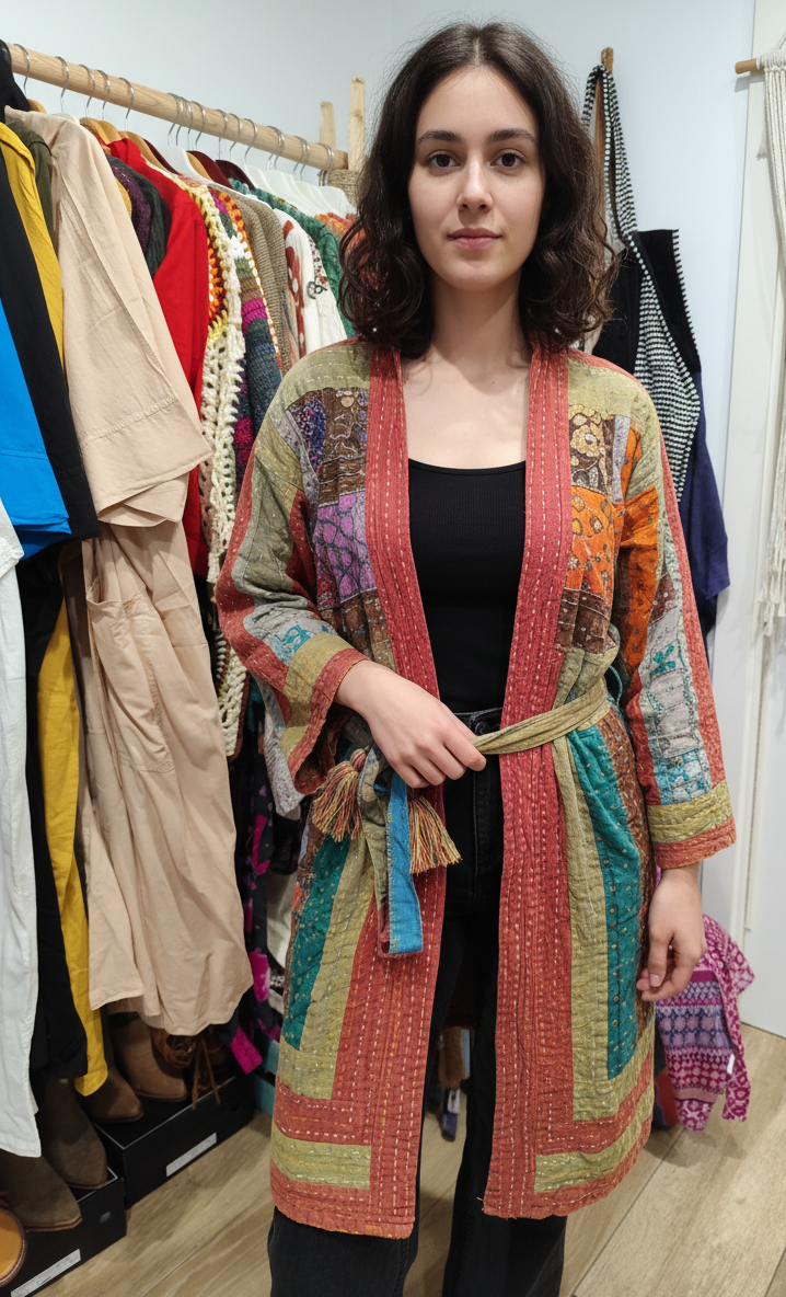 Kimono patchwork multicolor estilo boho con mezcla de telas artesanales - La Chumbera
